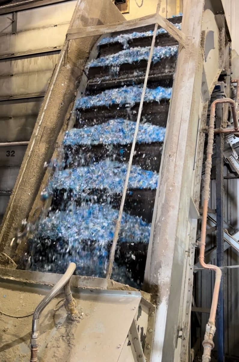 plastic-recycling-processing-conveyor-vertical