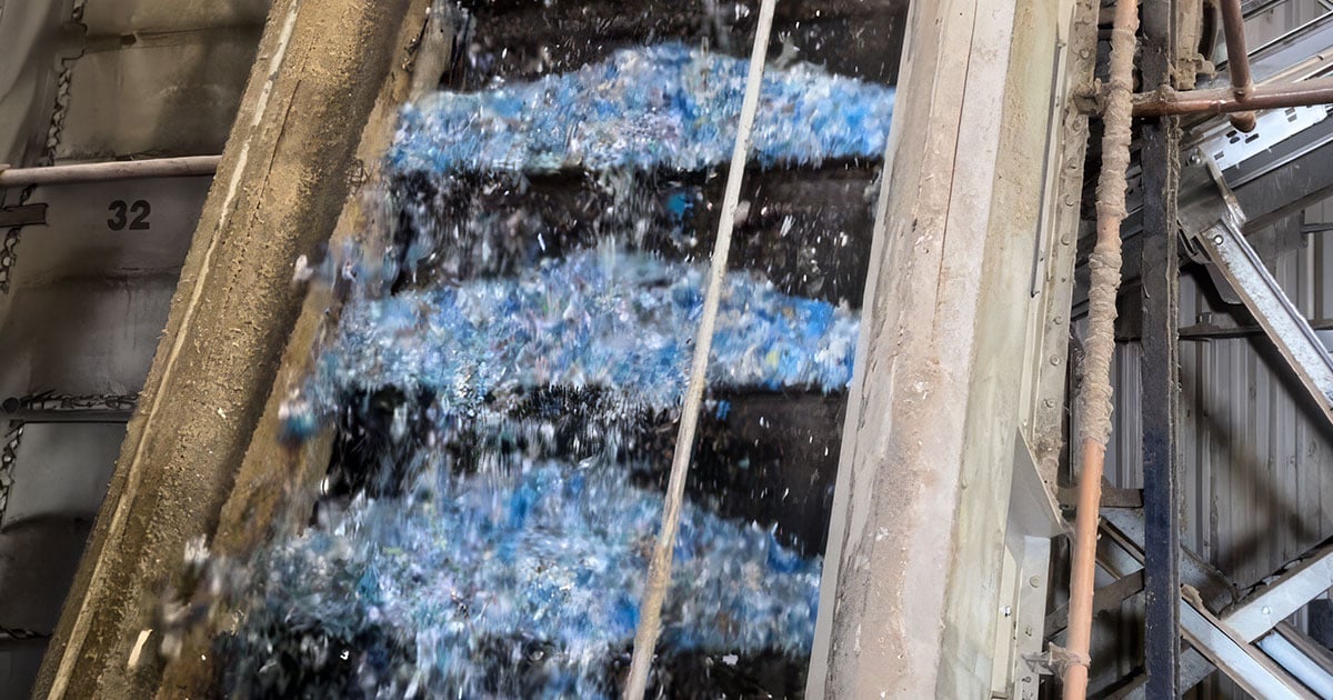 plastic-recycling-processing-conveyor